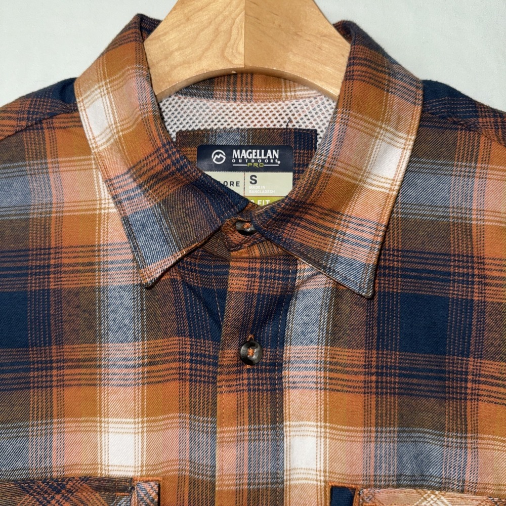 Magellan Outdoors Pro Shirt Mens SM Classic Fit Button Up Long Sleeve Rust Plaid